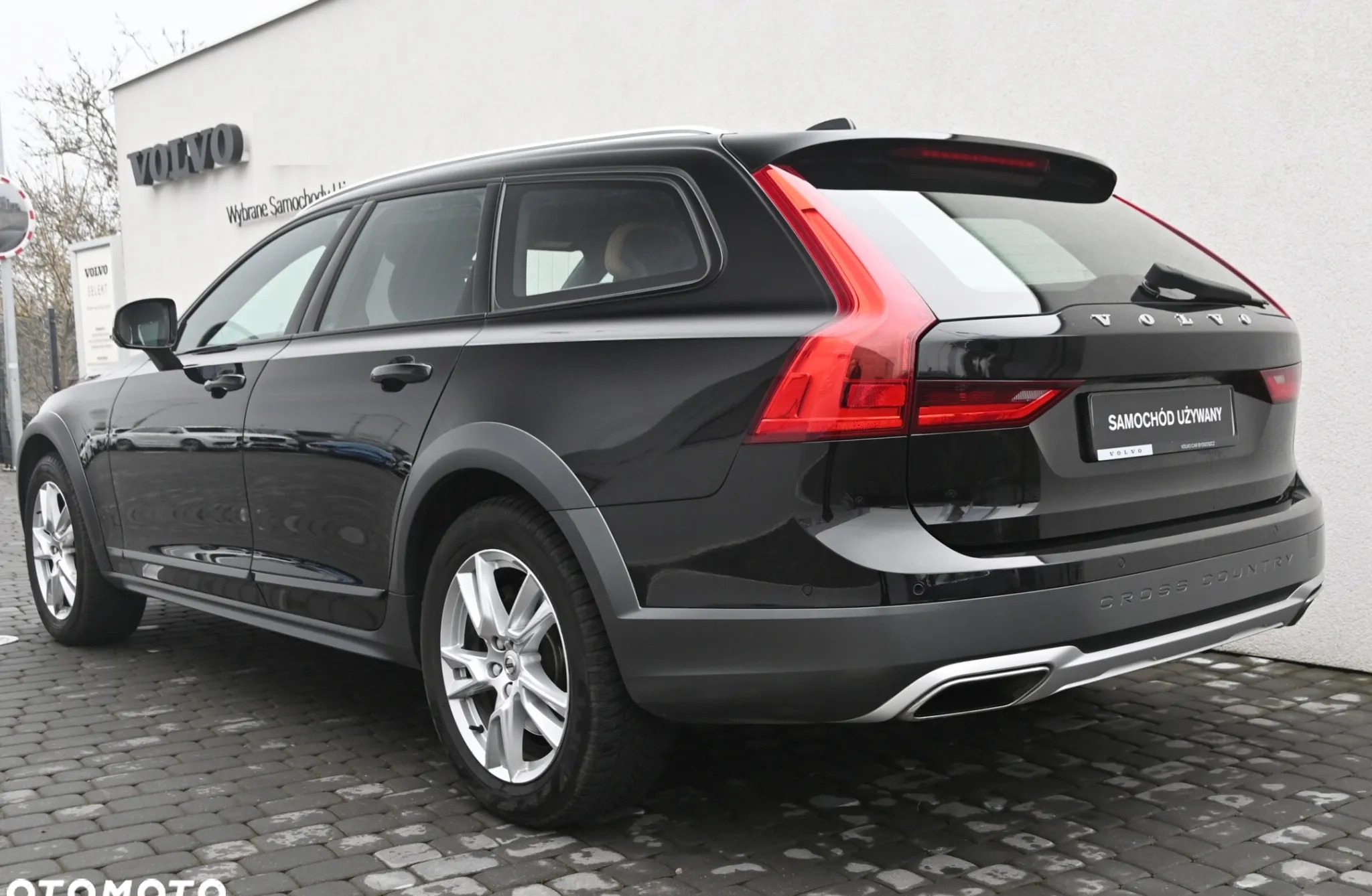 Volvo V90 Cross Country cena 103000 przebieg: 219518, rok produkcji 2017 z Lwówek małe 379